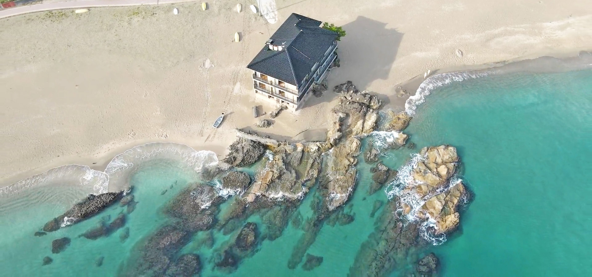 A house with the sea