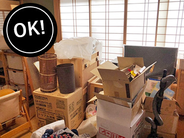 家の中に荷物が多数残っている